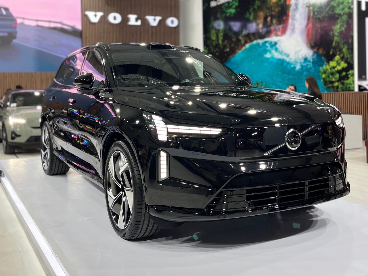 VOLVO EX90 LLEGA A COSTA RICA Y SE PRESENTA EN EXPOMÓVIL 2025